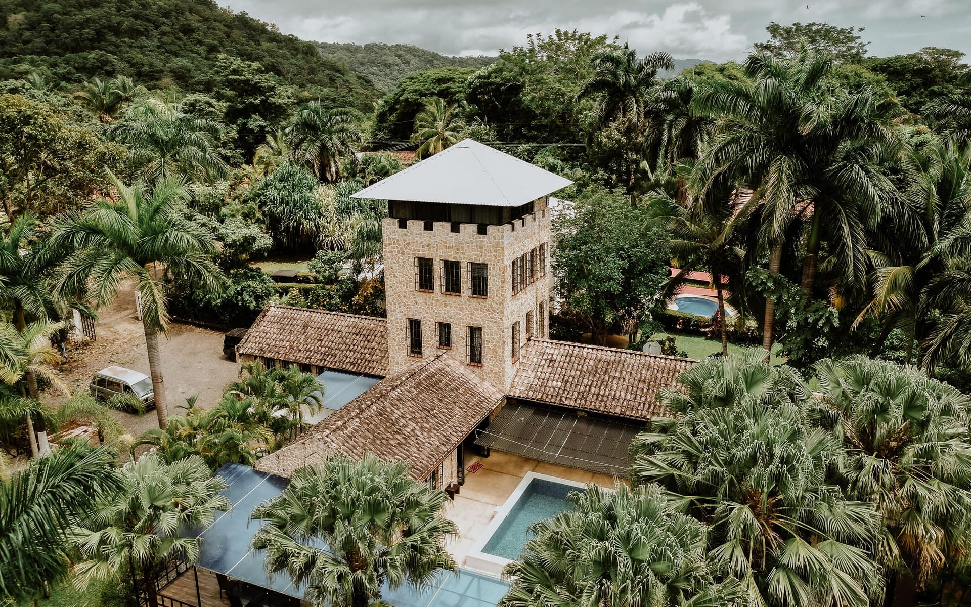 El Castillo, Tambor — vista de la propiedad / property overview